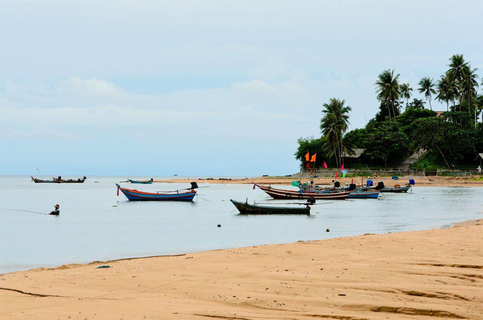 Sananwan Beach B&B Bang Saphan Noi Exterior foto
